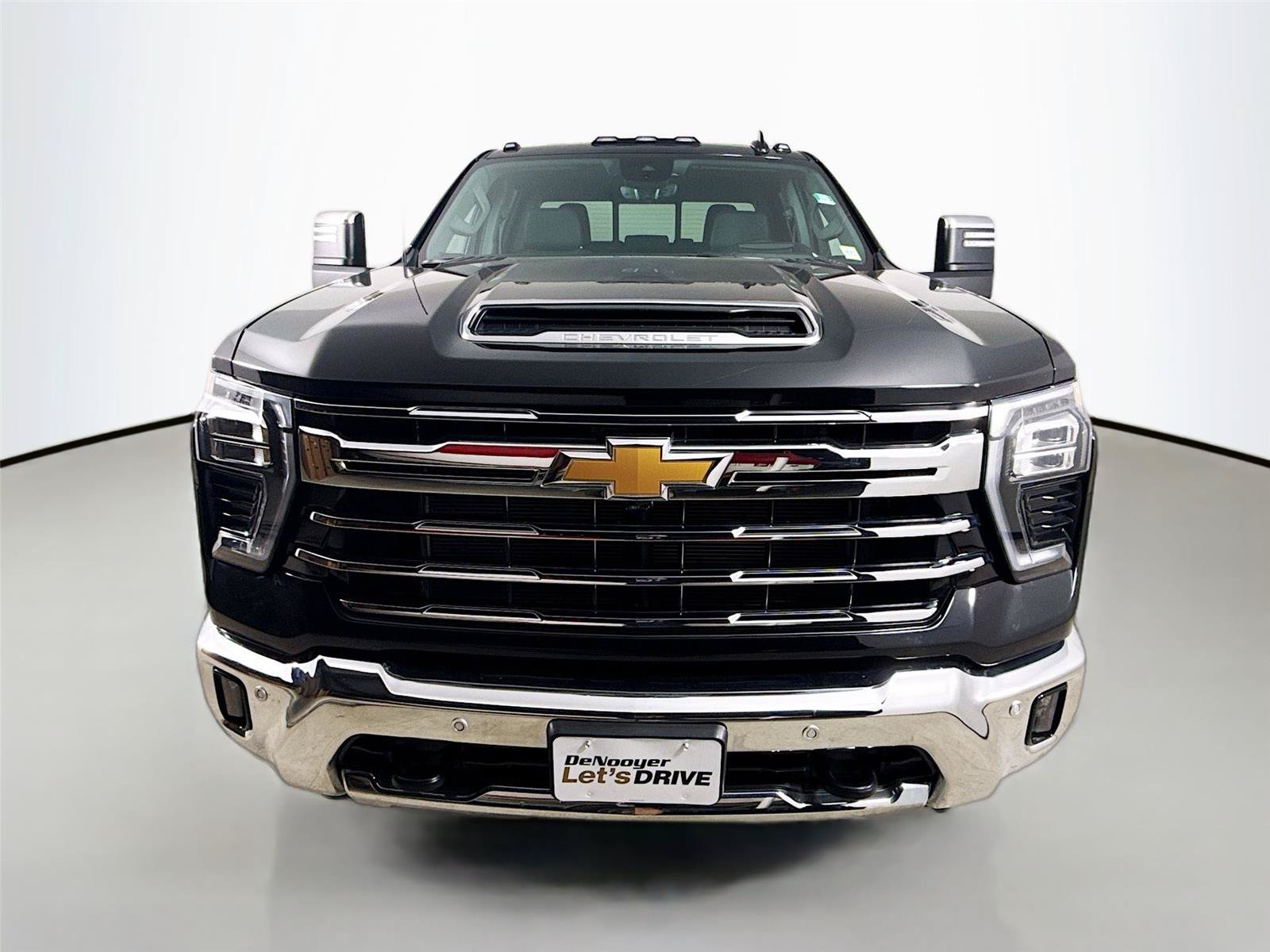 Used 2025 Chevrolet Silverado 2500 LTZ w/ LTZ Premium Package AWD/4WD image 4