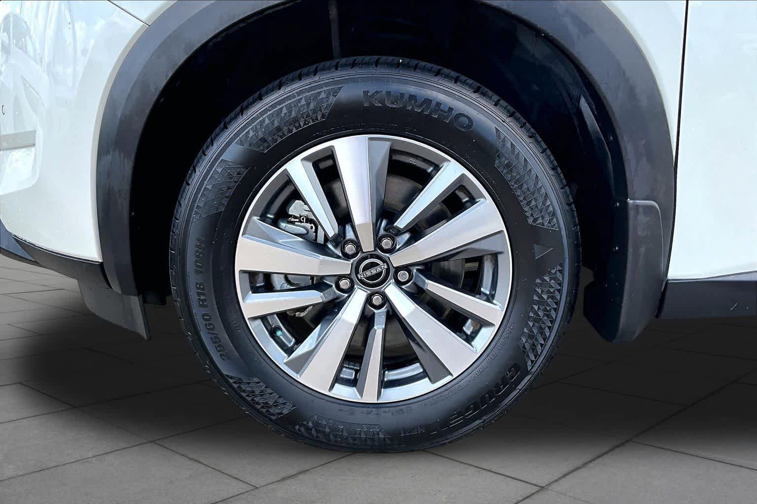 Certified 2024 Nissan Pathfinder SL FWD image 10