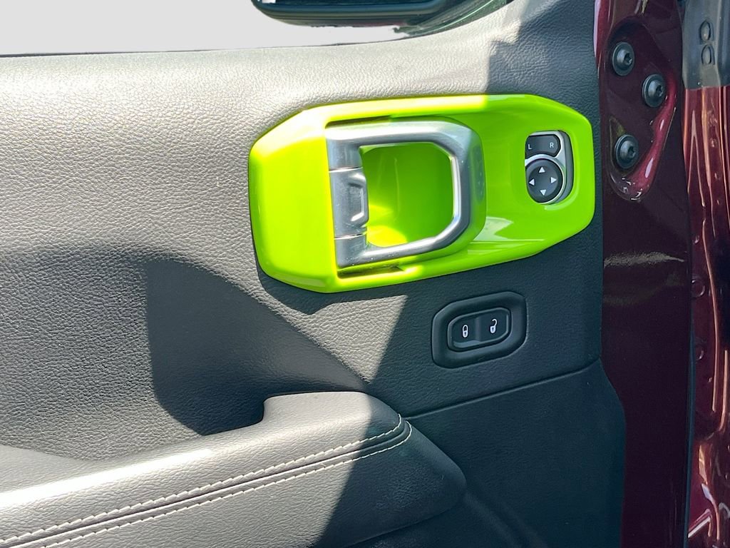 Used 2022 Jeep Wrangler Unlimited Sahara w/ Cold Weather Group AWD/4WD image 18