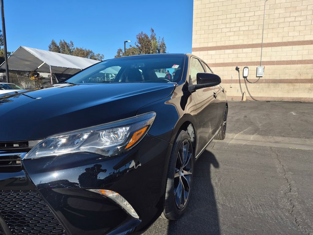 Used 2016 Toyota Camry XSE image 3