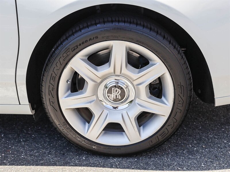 Used 2012 Rolls-Royce Ghost Extended Wheelbase RWD image 12