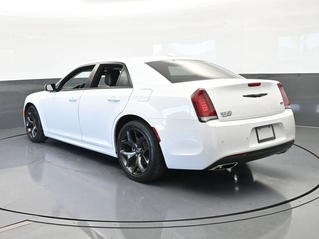 Used 2023 Chrysler 300 Touring L image 4