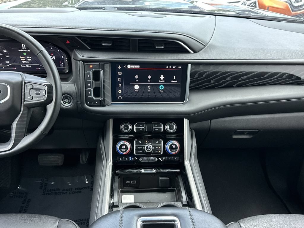 Used 2023 GMC Yukon Denali RWD image 15