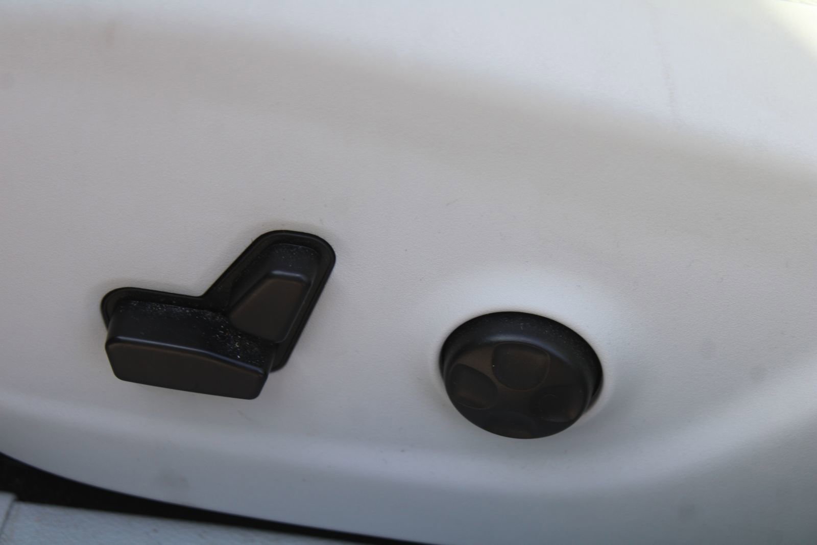 Used 2019 Jeep Cherokee Limited w/ Technology Group image 24