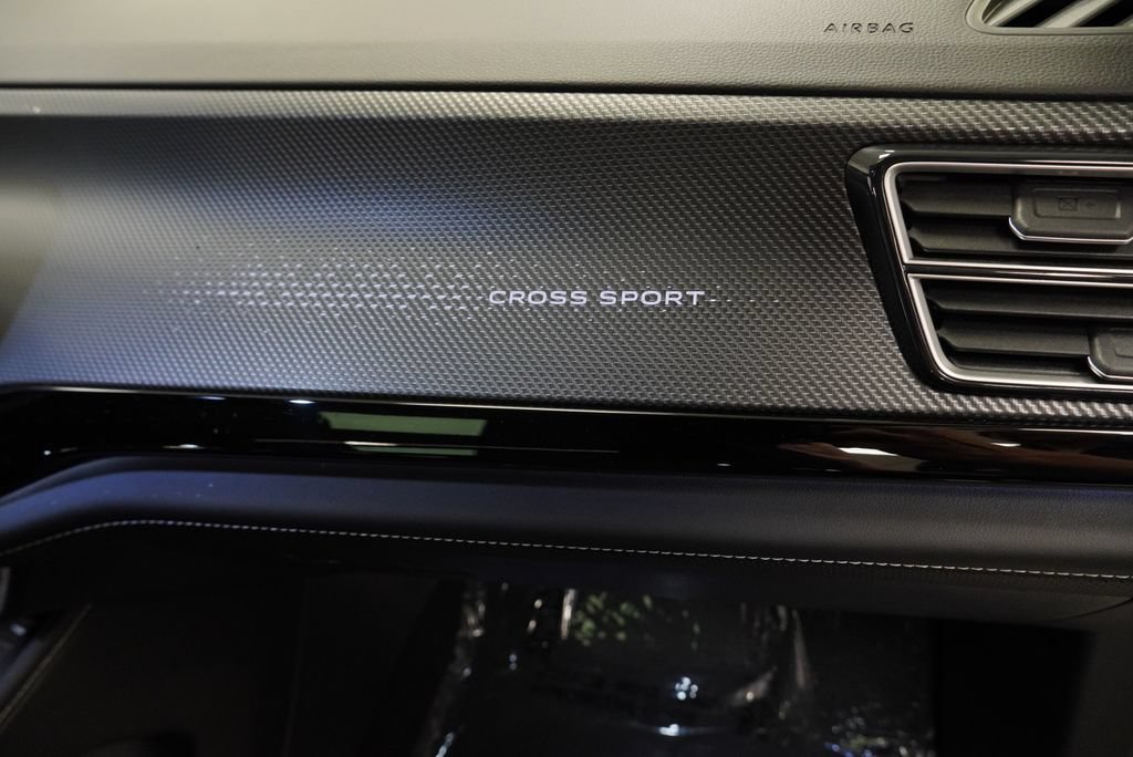 Used 2024 Volkswagen Atlas Cross Sport SEL R-Line AWD/4WD image 33