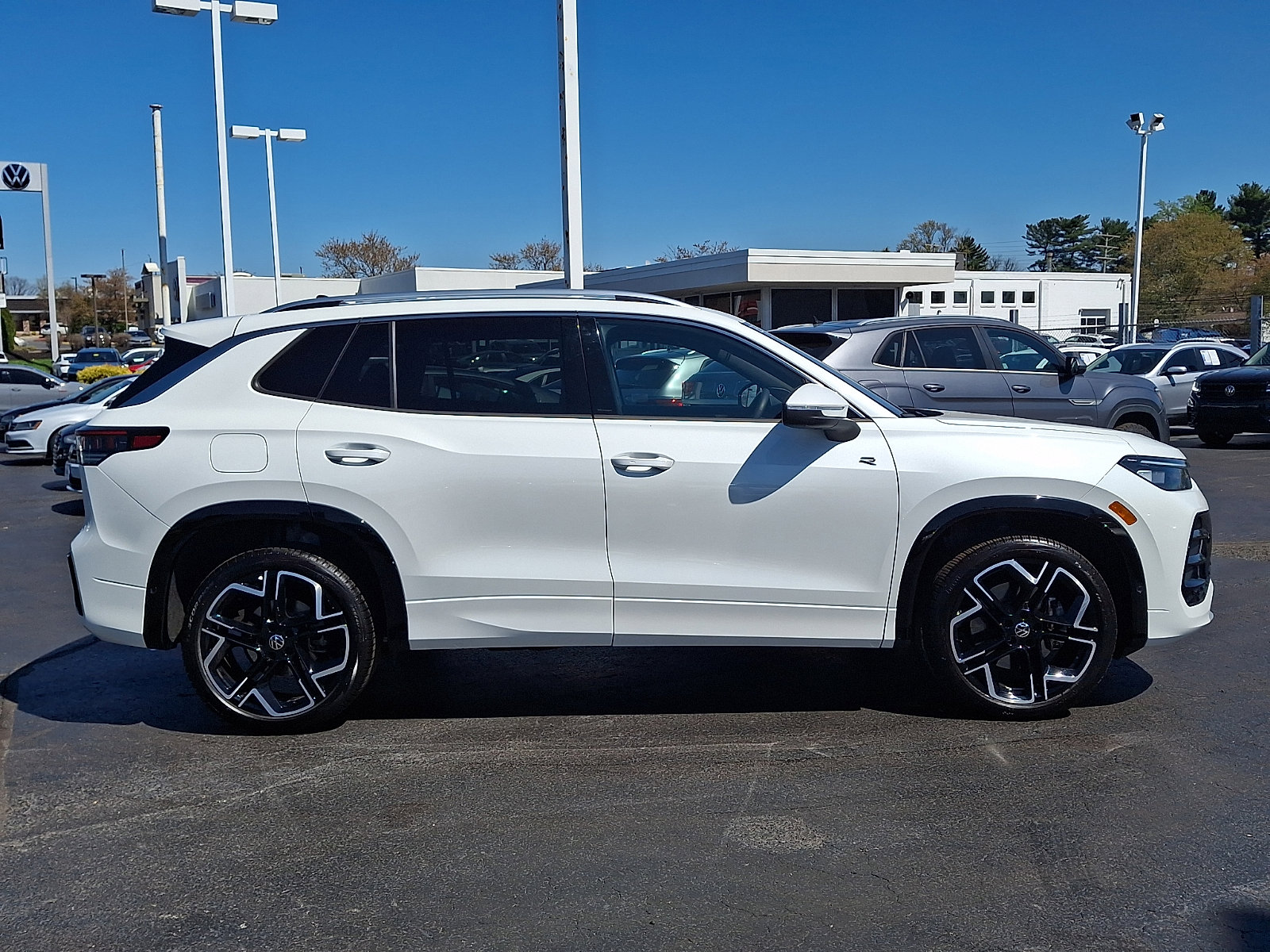 Certified 2025 Volkswagen Tiguan SEL R-Line AWD/4WD image 7