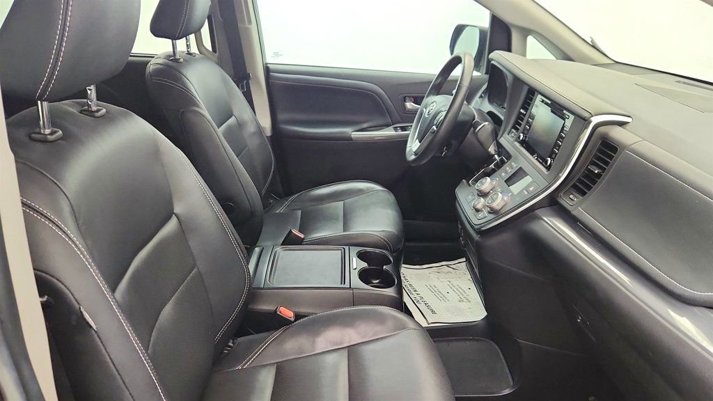 Used 2018 Toyota Sienna SE Premium image 25
