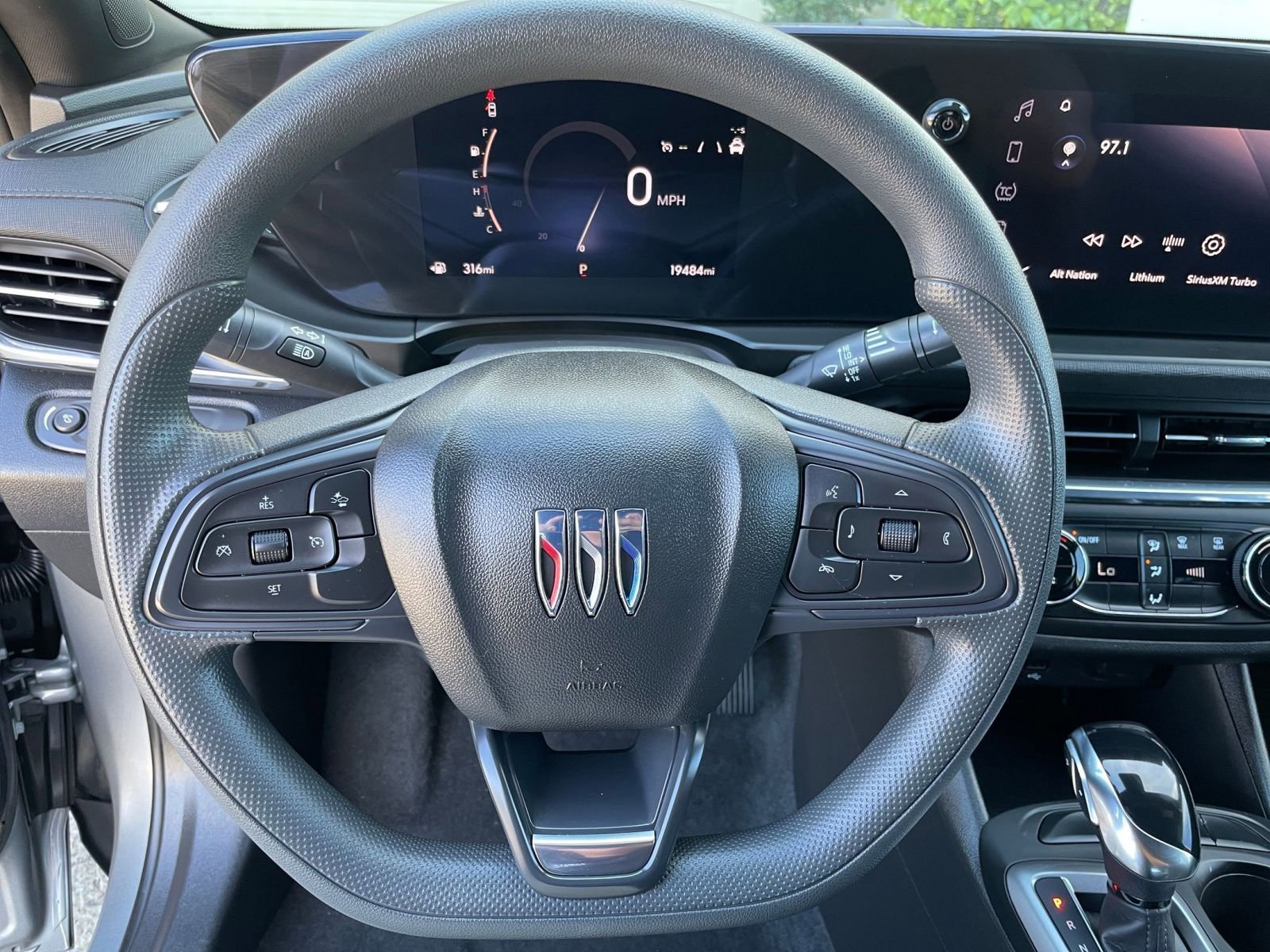 Used 2025 Buick Envista Preferred image 28