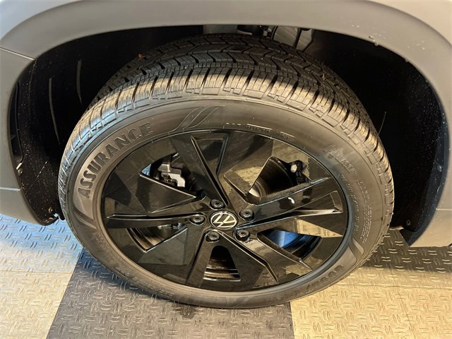 New 2026 Volkswagen Taos SE image 8