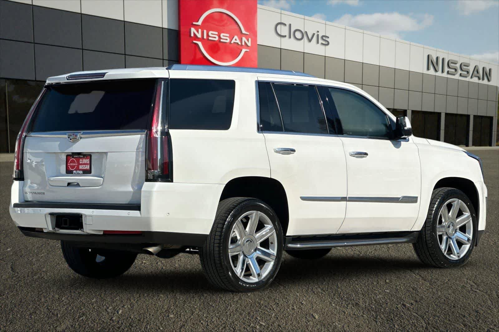 Used 2020 Cadillac Escalade Luxury AWD/4WD image 3