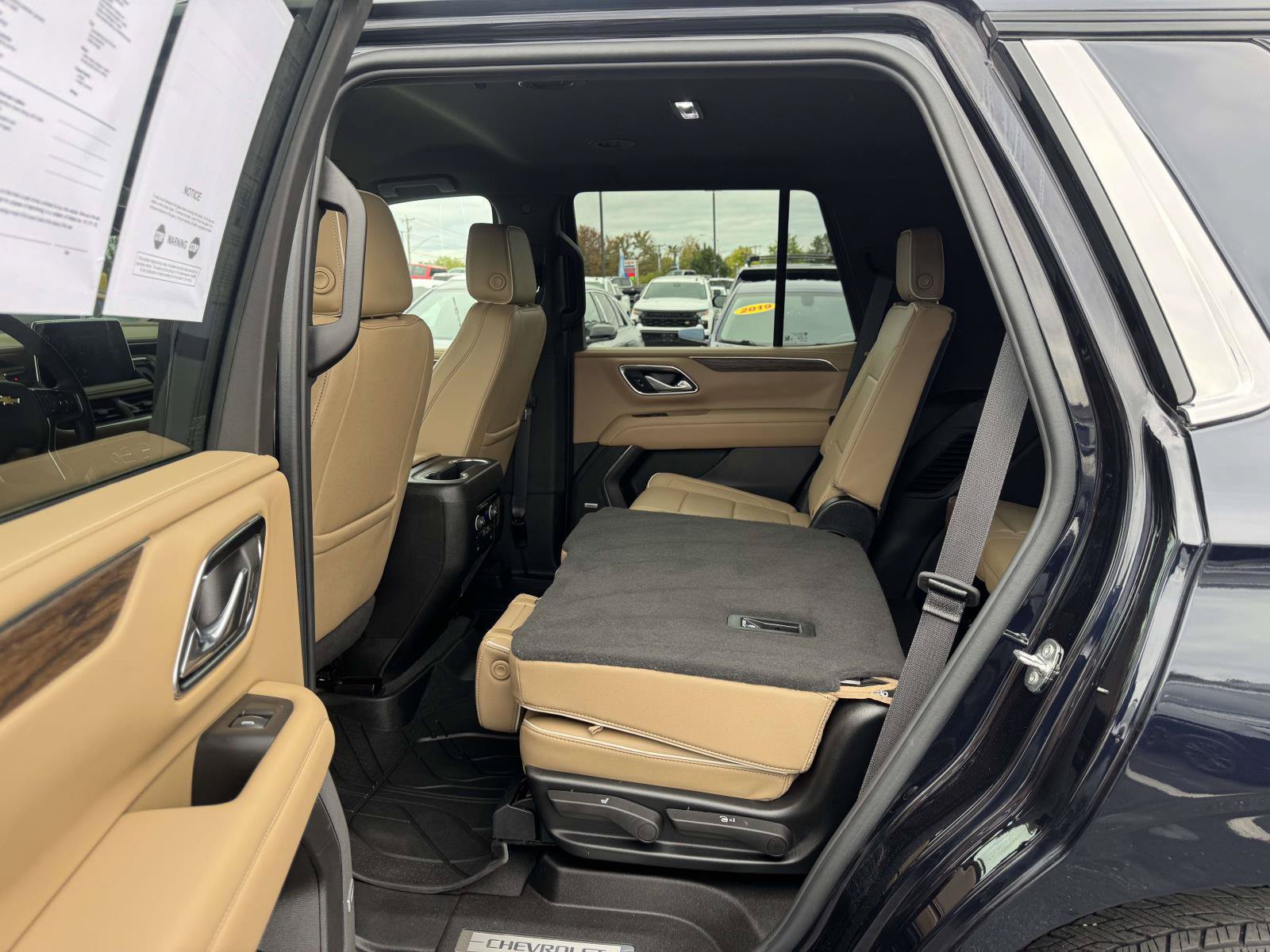 Used 2023 Chevrolet Tahoe Premier AWD/4WD image 21