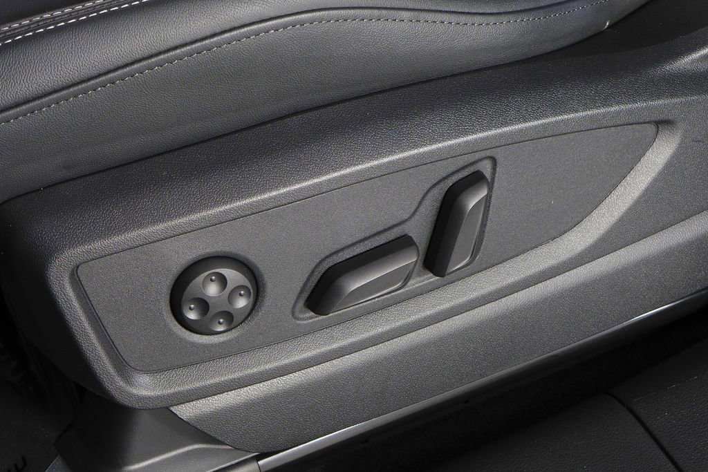 Used 2025 Audi Q5 e Premium Plus w/ Premium Plus Package image 23