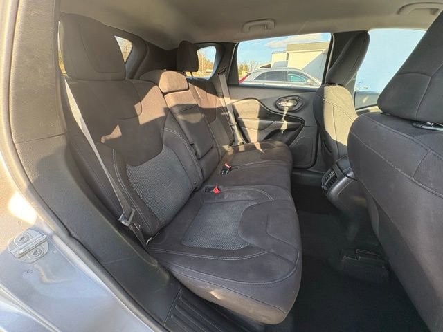 Used 2019 Jeep Cherokee Latitude w/ Popular Appearance Group image 26