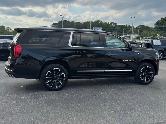 Used 2022 GMC Yukon XL Denali AWD/4WD image 7