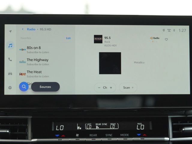 Certified 2025 Toyota Sienna Platinum image 25