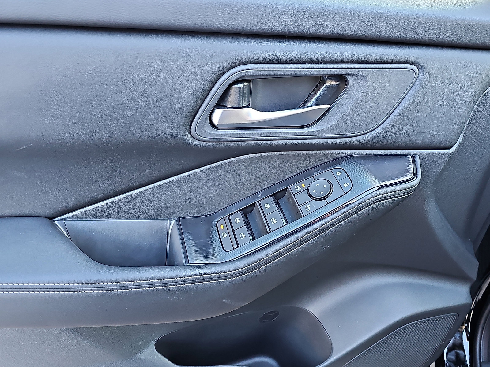 Certified 2026 Nissan Rogue SV image 13