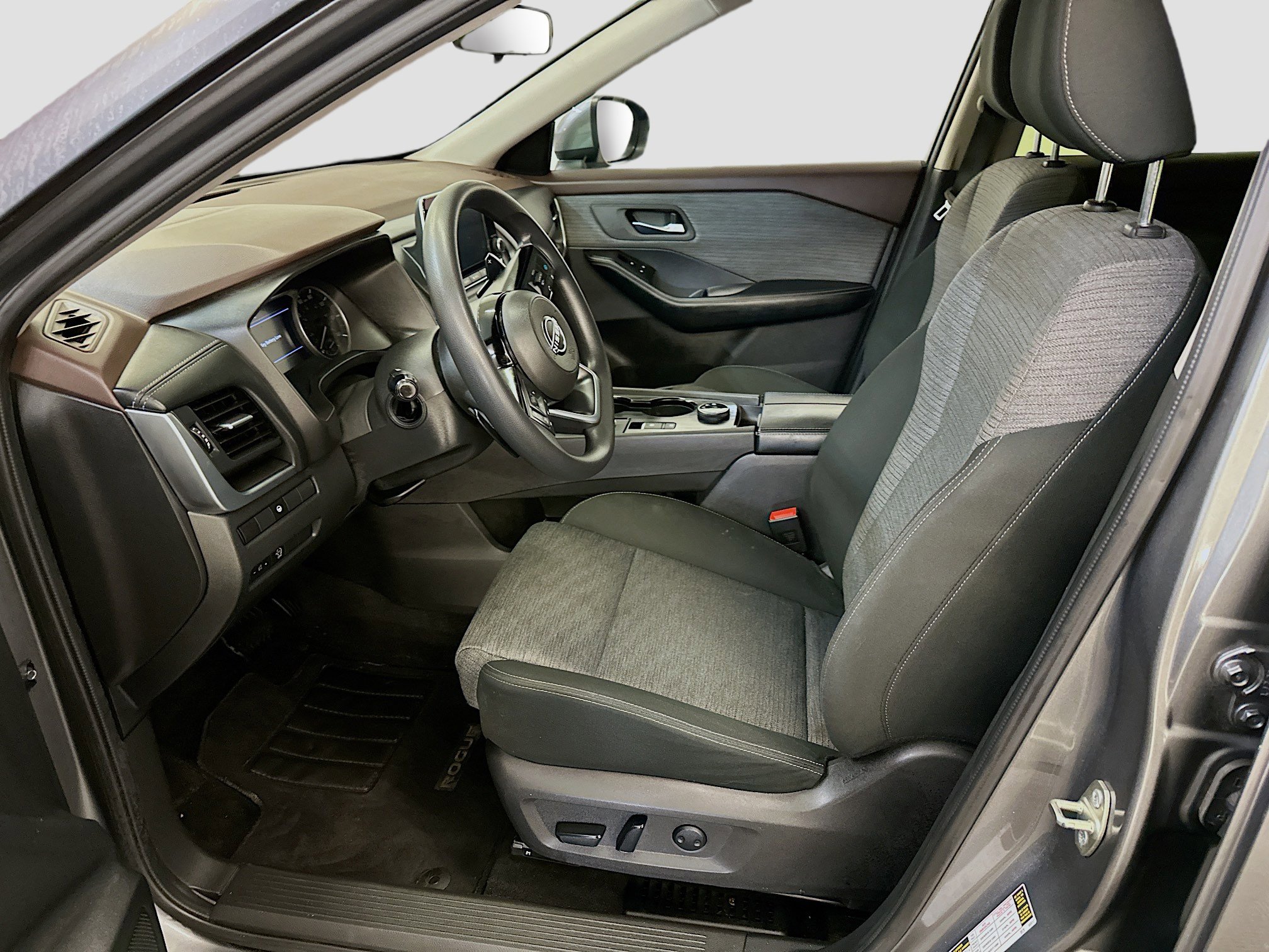 Used 2023 Nissan Rogue SV image 13