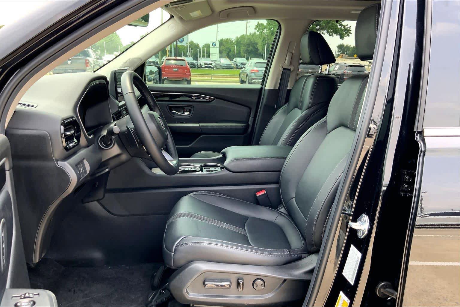 Used 2025 Honda Pilot Touring image 8