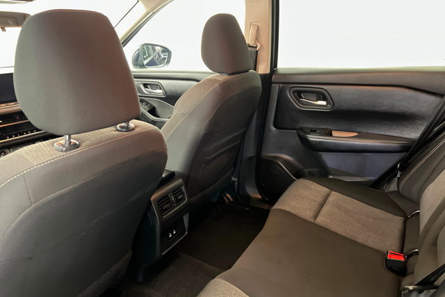 Used 2025 Nissan Rogue SV AWD/4WD image 19
