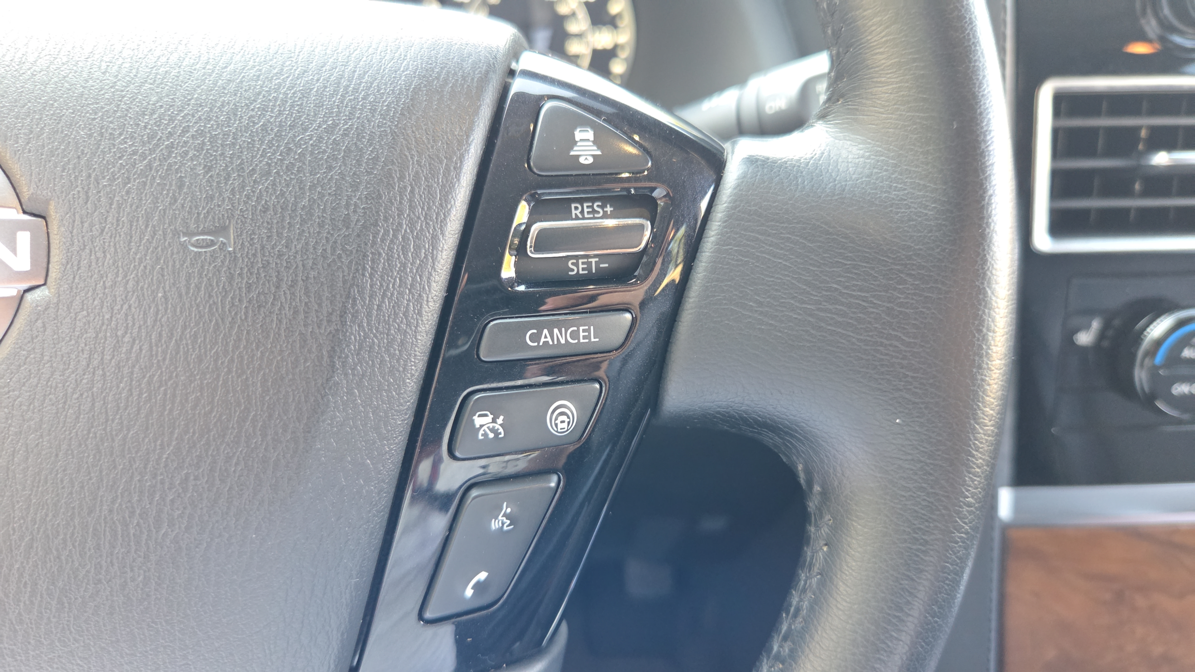 Used 2022 Nissan Armada SL AWD/4WD image 24