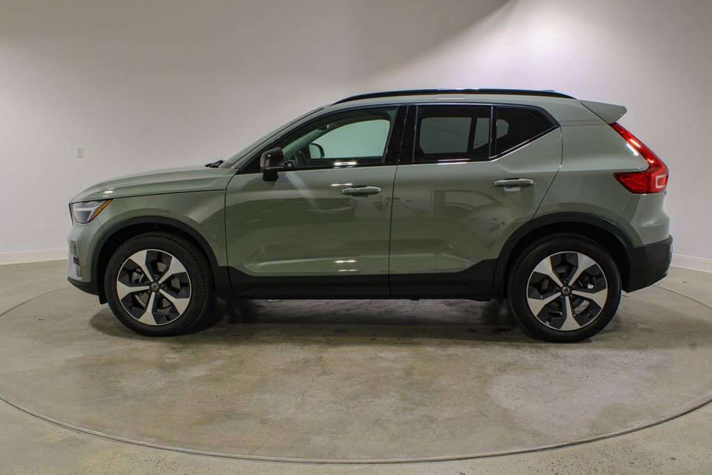 Used 2023 Volvo XC40 B5 Plus w/ Driver Assist Package AWD/4WD image 2