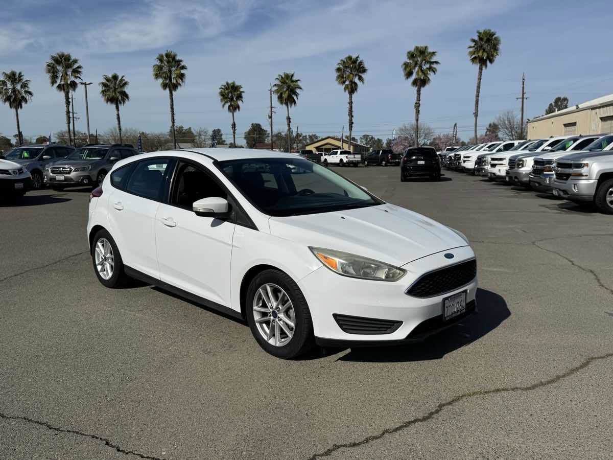 Used 2016 Ford Focus SE FWD image 2