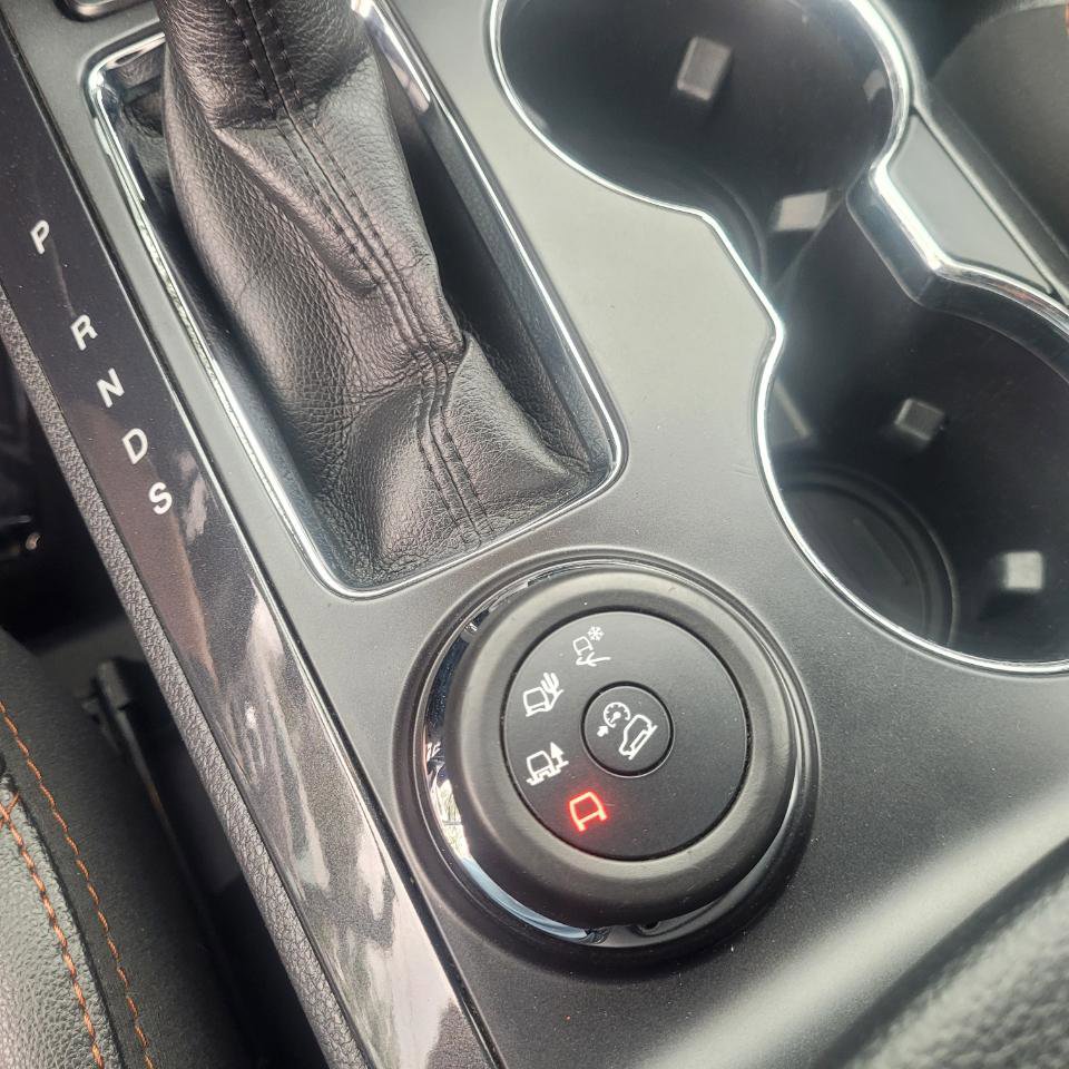 Used 2019 Ford Explorer XLT w/ Equipment Group 202A AWD/4WD image 24