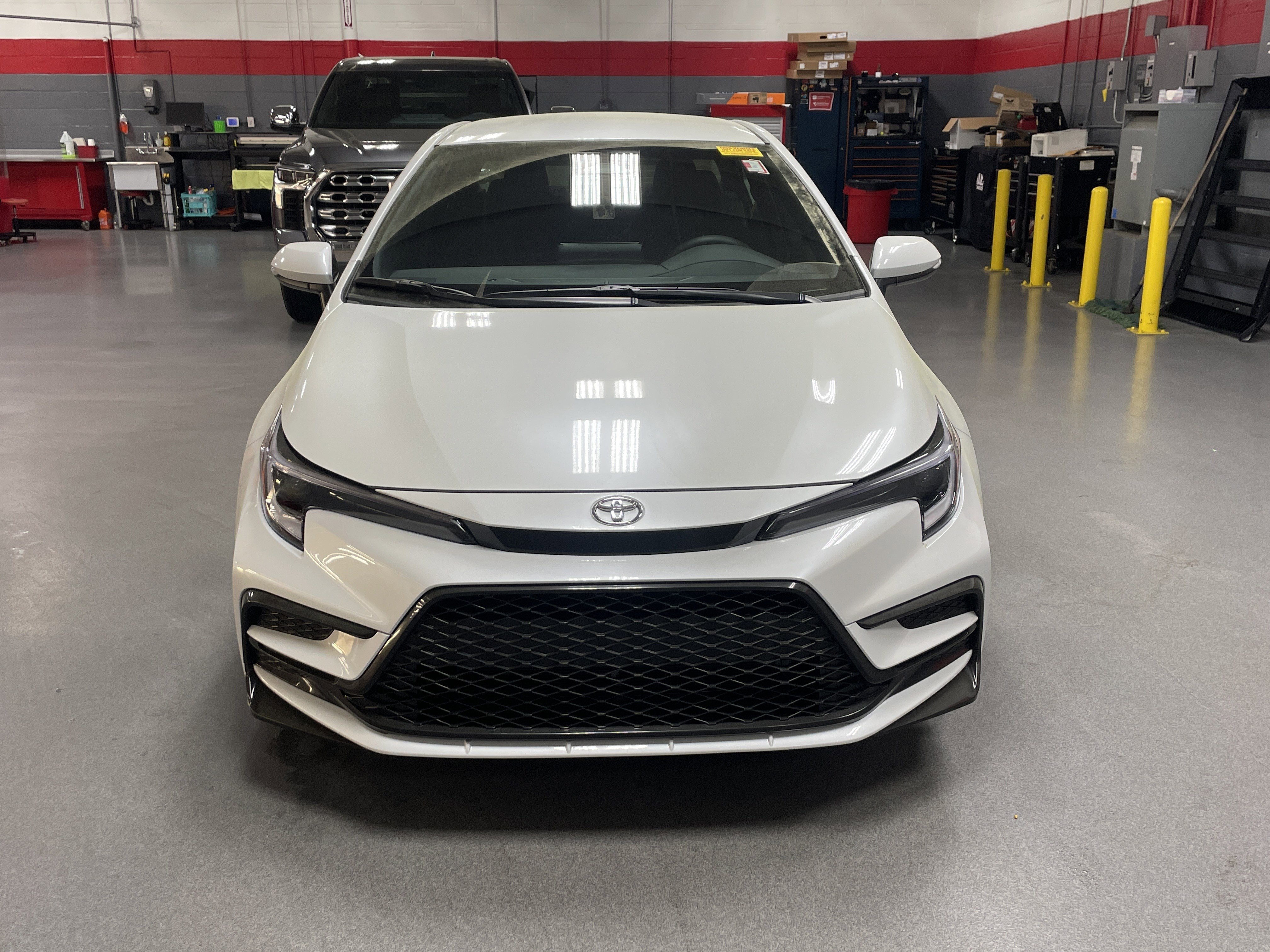 Used 2025 Toyota Corolla SE image 3