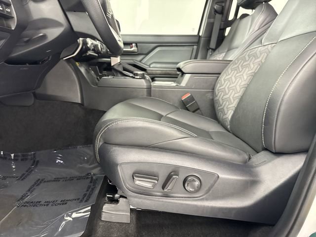 Used 2024 Toyota Tacoma Limited w/ Limited Package (LT) AWD/4WD image 21