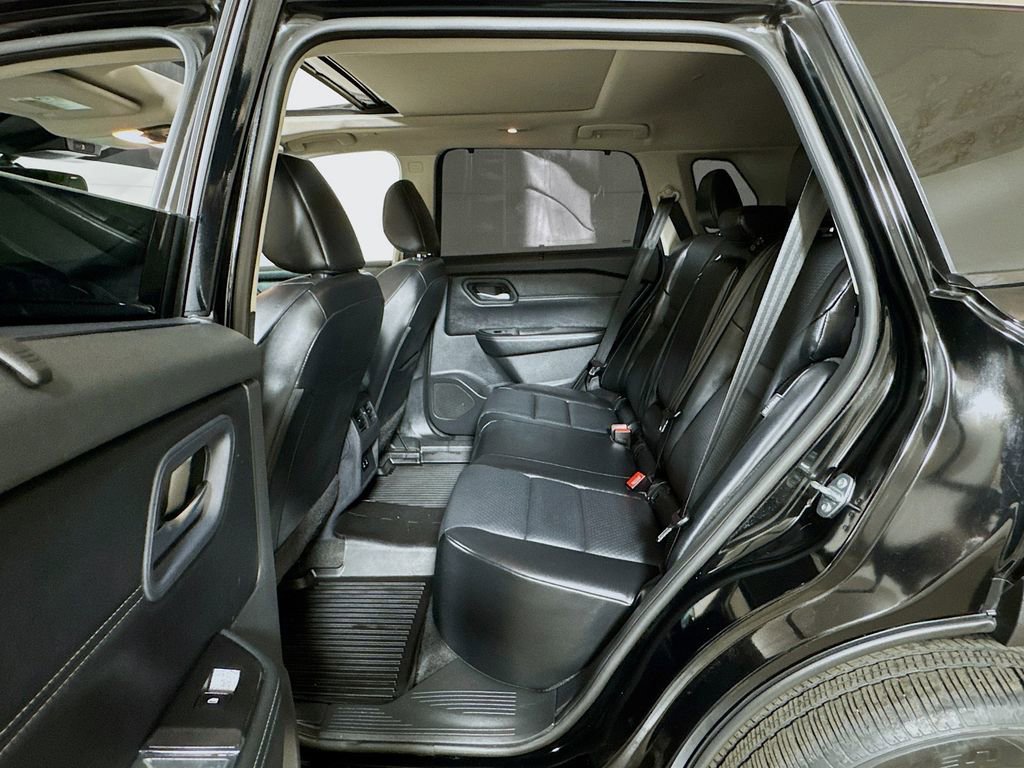 Used 2024 Nissan Rogue SV w/ SV Premium Package FWD image 22