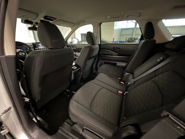 Used 2024 Nissan Pathfinder SV image 15