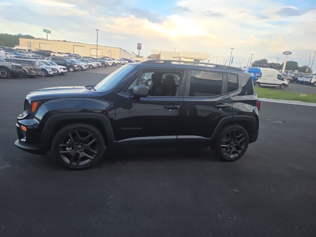 Used 2021 Jeep Renegade Latitude FWD image 8