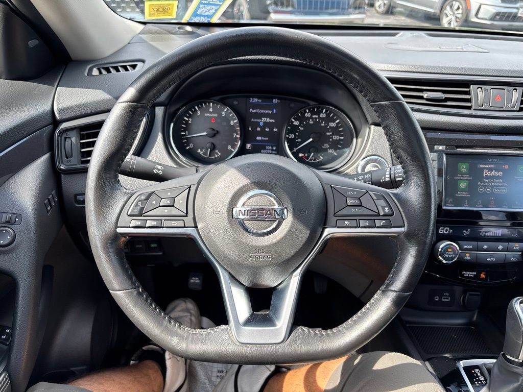 Used 2018 Nissan Rogue SV w/ Sun & Sound Touring Package AWD/4WD image 25