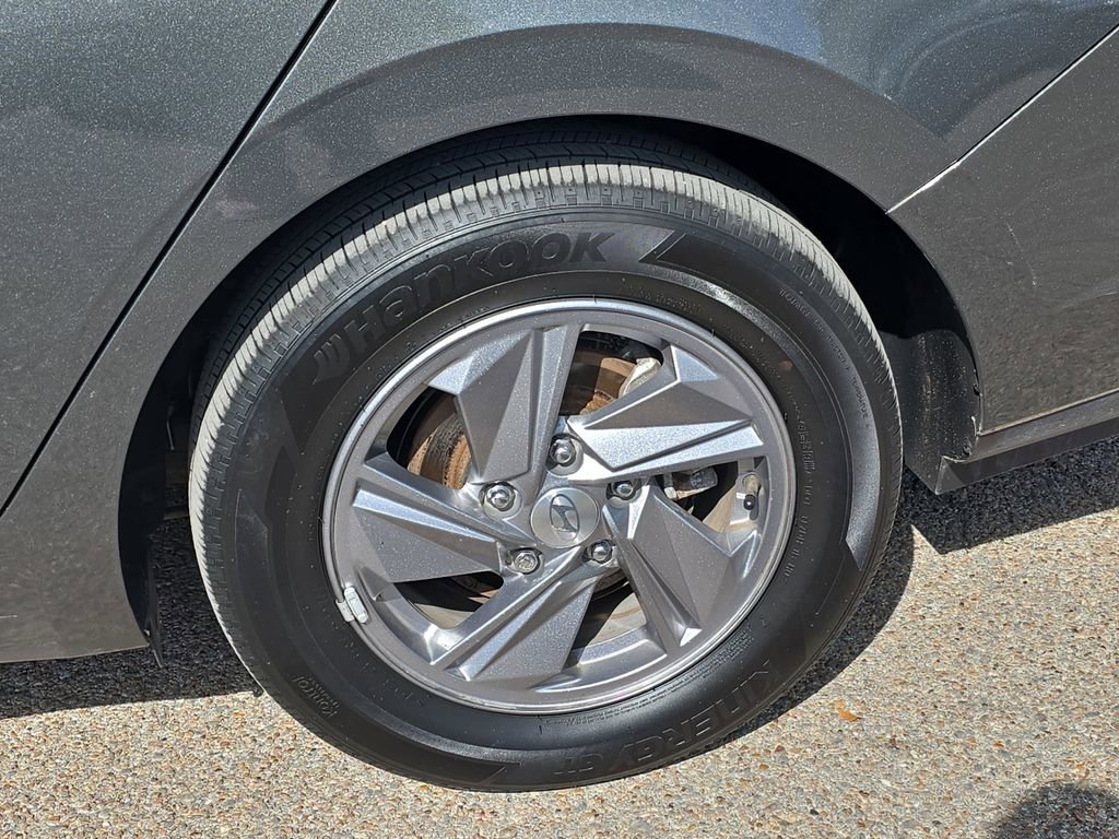 Certified 2024 Hyundai Elantra SE image 31
