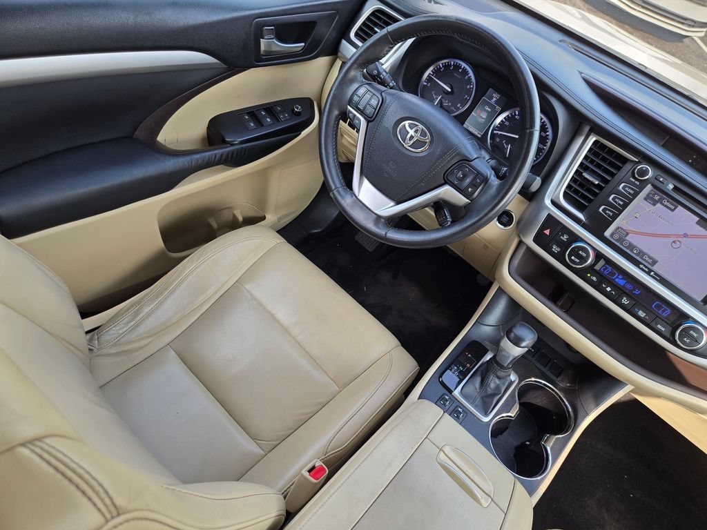Used 2015 Toyota Highlander XLE FWD image 16