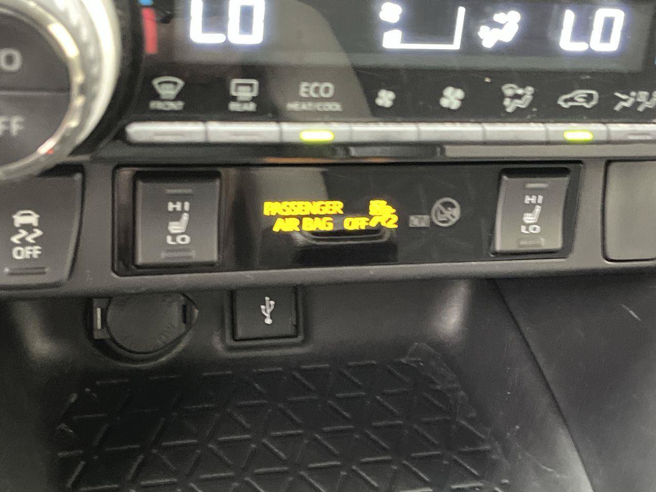 Used 2022 Toyota RAV4 XLE w/ XLE Grade Weather Package AWD/4WD image 21
