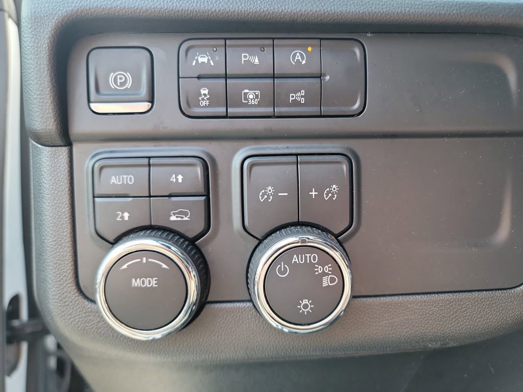 Used 2025 Chevrolet Tahoe LT AWD/4WD image 19