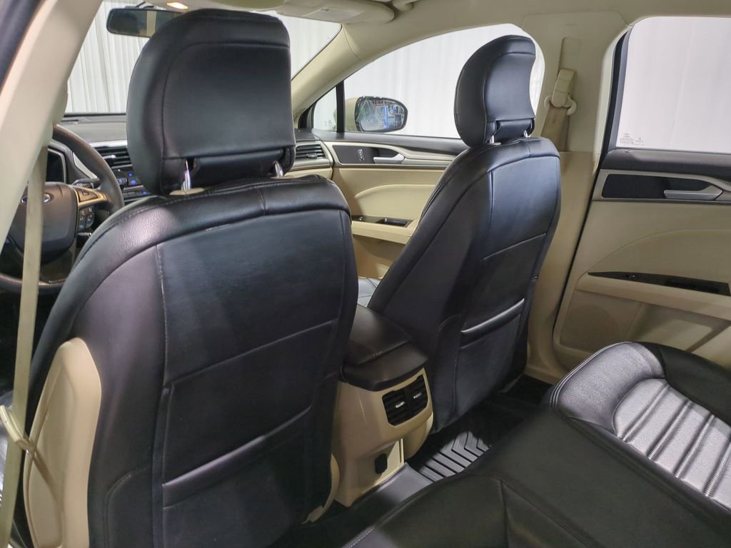 Used 2015 Ford Fusion SE image 21