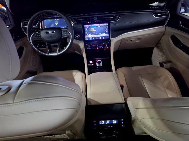 Used 2025 Jeep Grand Cherokee L Limited AWD/4WD image 39