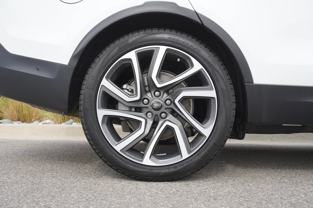 Used 2025 Land Rover Discovery S AWD/4WD image 34