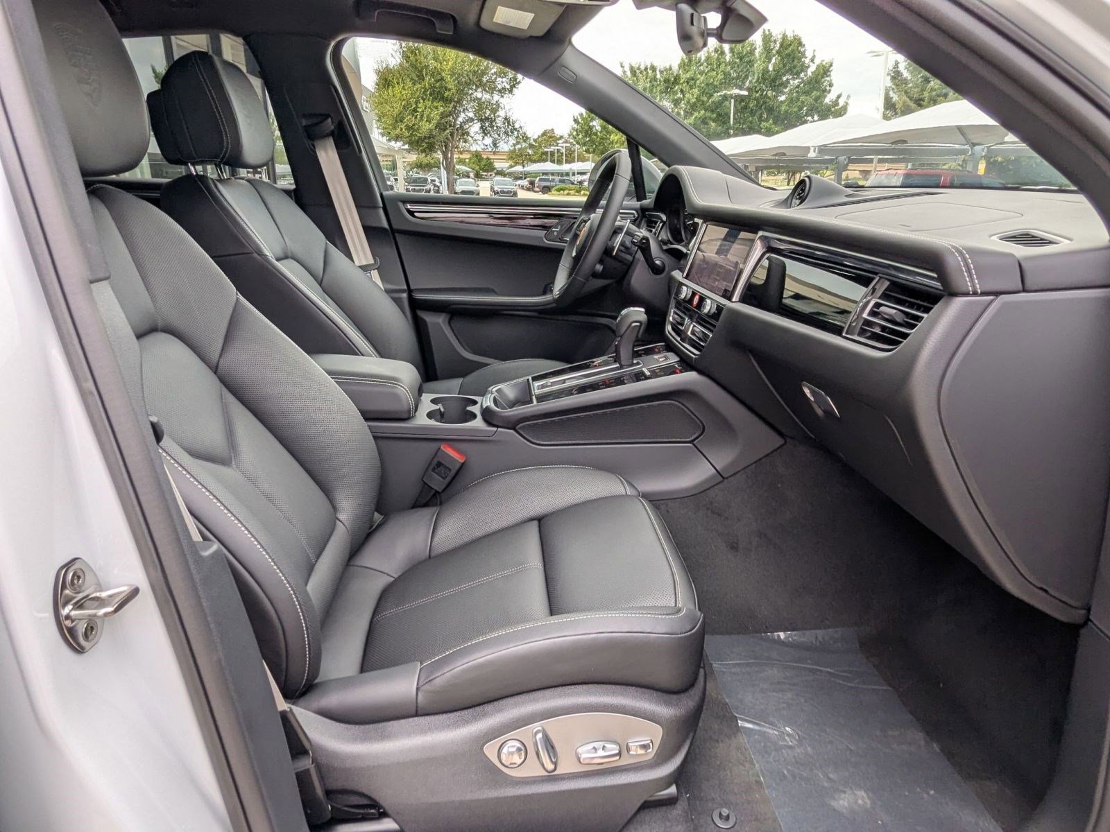 New 2026 Porsche Macan image 25