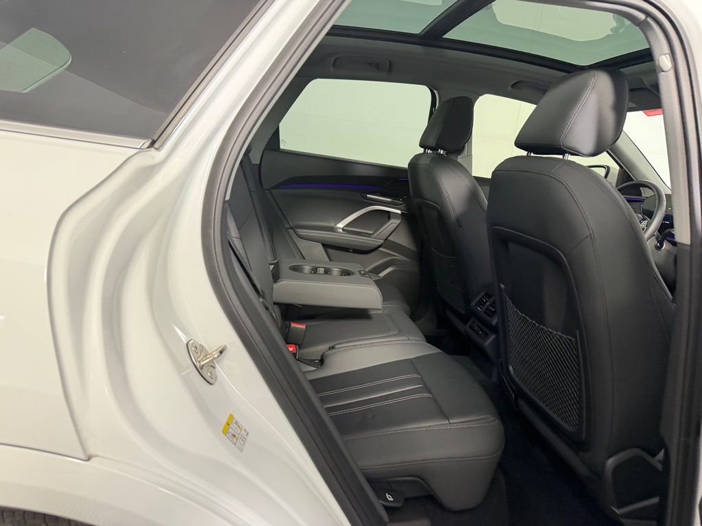 Used 2025 Audi Q5 Premium w/ Convenience Package image 32