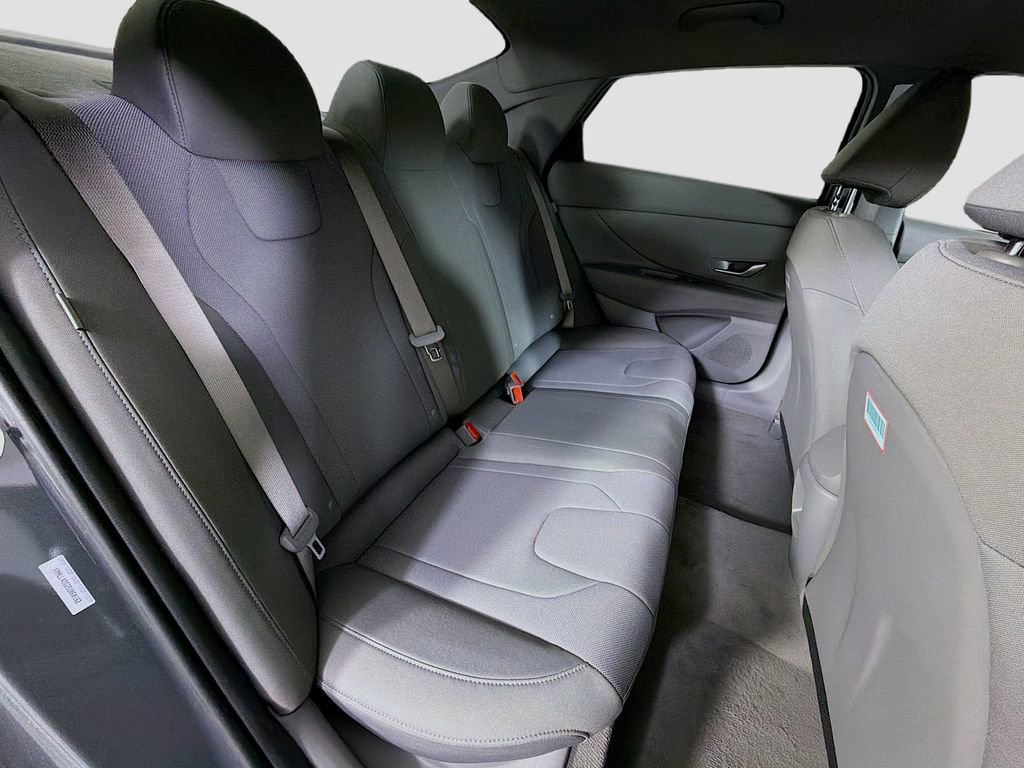 Used 2025 Hyundai Elantra SE FWD image 28