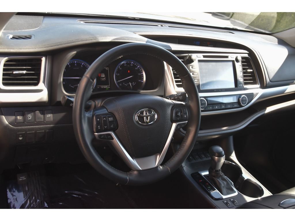 Used 2019 Toyota Highlander XLE AWD/4WD image 13