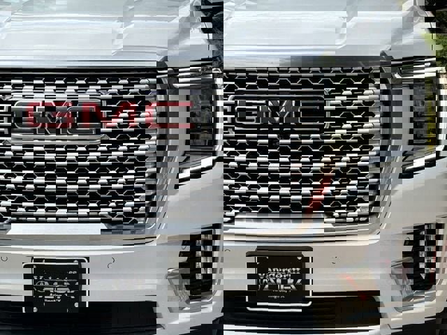 Used 2021 GMC Yukon XL Denali image 10