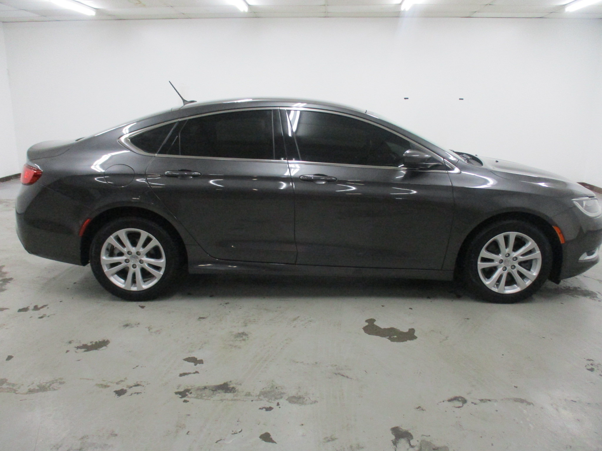 Used 2017 Chrysler 200 Limited w/ Convenience Group FWD image 8