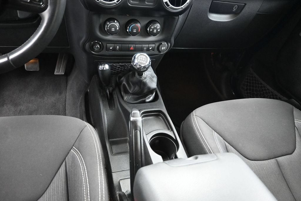 Used 2013 Jeep Wrangler Rubicon w/ PWR Convenience Group AWD/4WD image 14