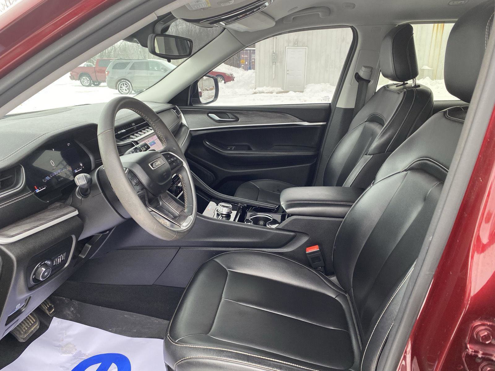 Used 2023 Jeep Grand Cherokee L Limited image 13