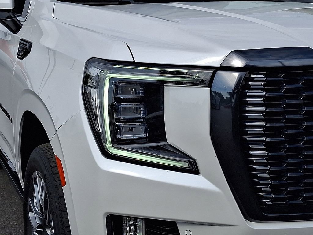 Used 2023 GMC Yukon Denali Ultimate w/ LPO, Floor Liner Package AWD/4WD image 9