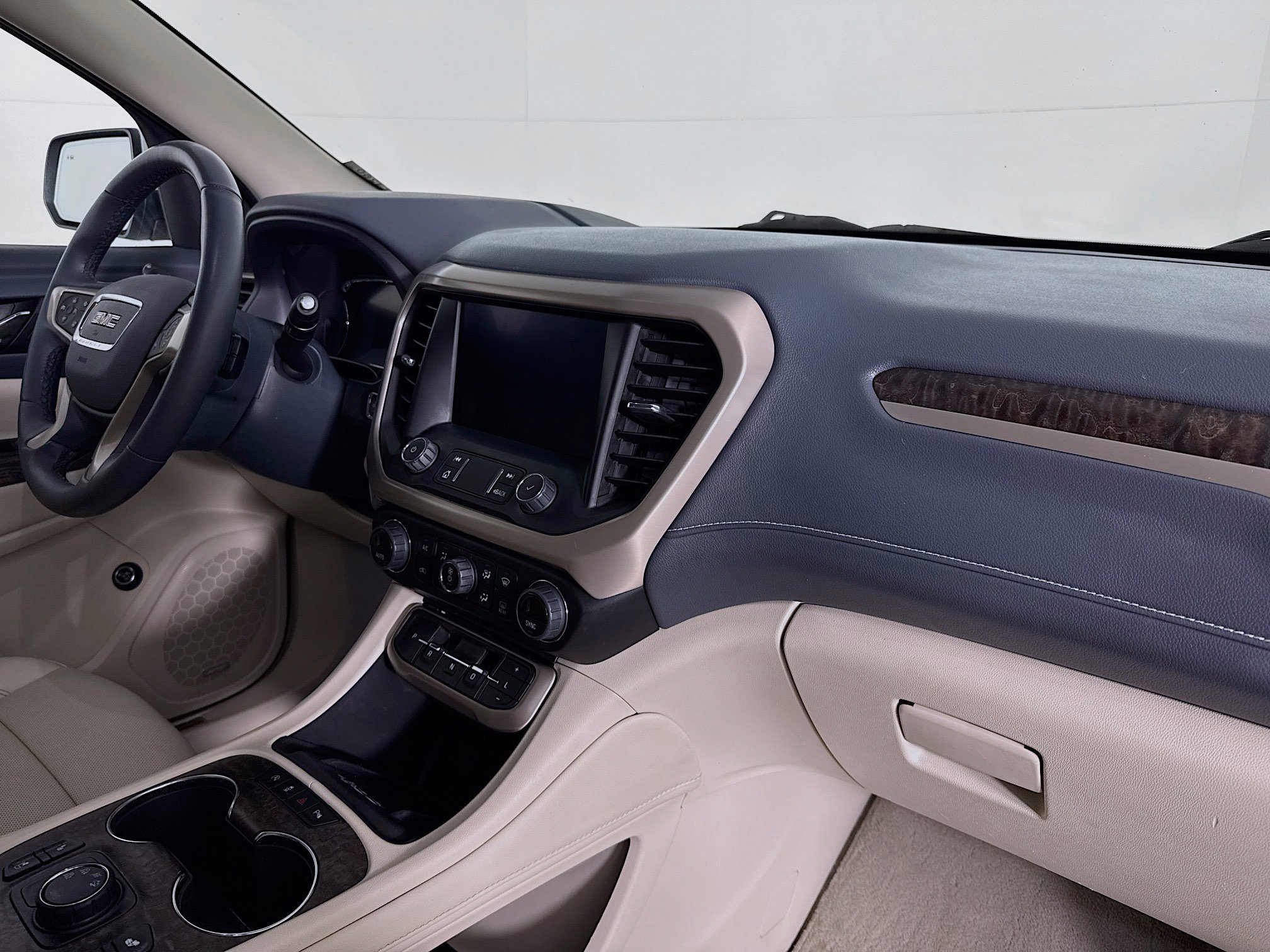 Used 2023 GMC Acadia Denali AWD/4WD image 29